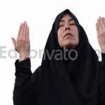 دانلود فوتیج ویدیویی زن چادری در حال دعا